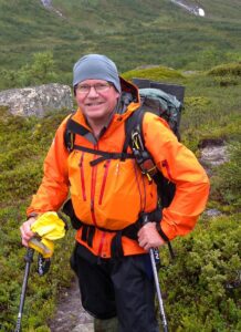 Peter Lindström vandrar med ryggsäck